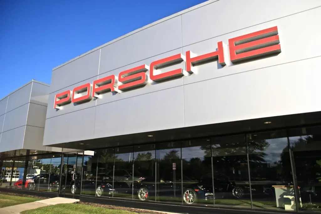 Dealership gallery photo 1